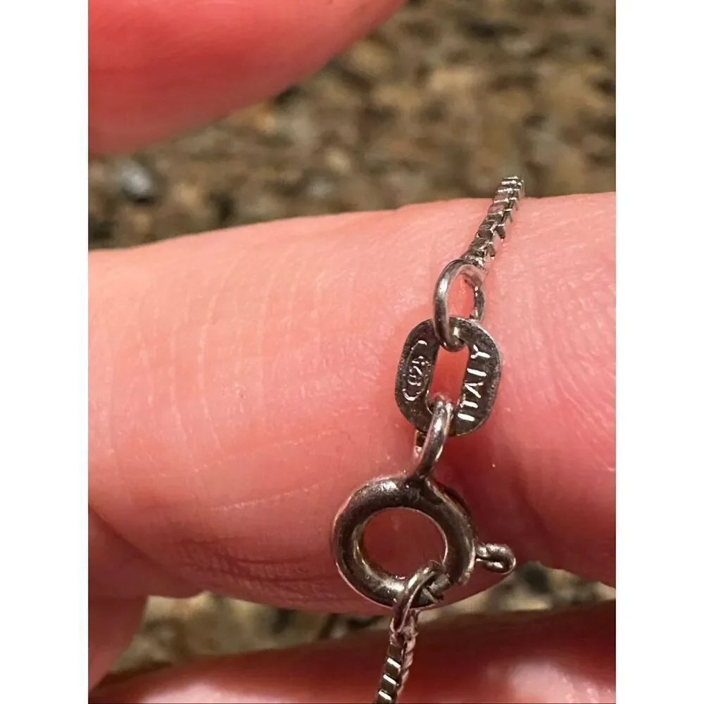 18 in.² silver Italian snake chain with pink cz cross